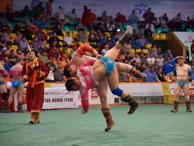 Улс тунхагласны баярын барилдааны түрүү бөхийг 10 саяар шагнана