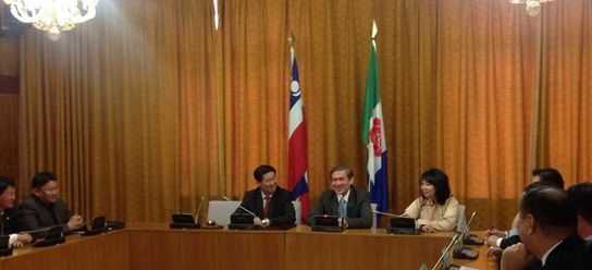 Н.Энхбаяр бүлгийн хуралдаа суухаар Төрийн ордонд иржээ