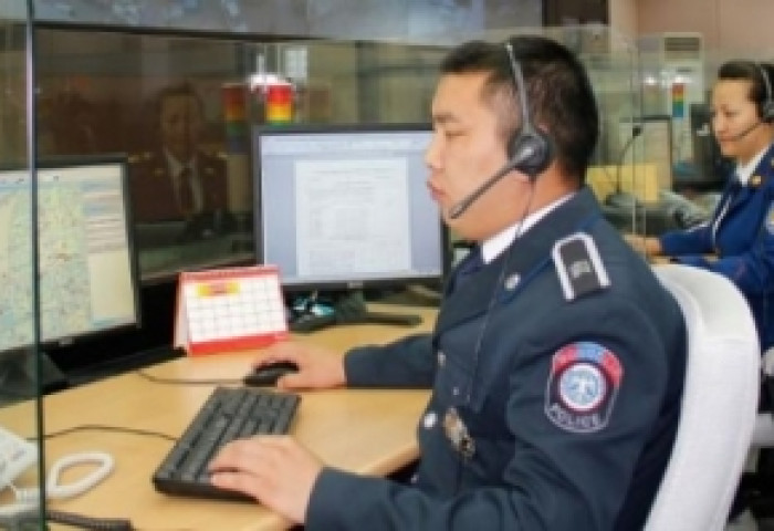 Гурван машин зэрэг мөргөлдөж бага насны хүүхдүүд хүнд гэмтжээ