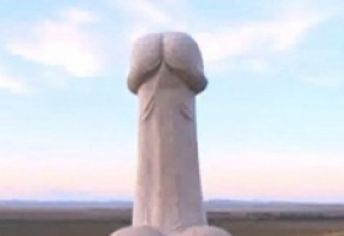 Боовон хөшөө зуслан руу цөлөгджээ