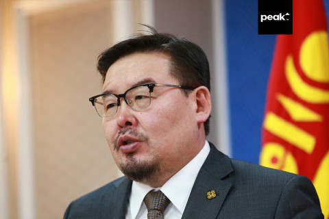 Г.ЗАНДАНШАТАР ЗӨВЛӨХ БҮСГҮЙДЭЭ ТӨРИЙН ТАМГА АТГУУЛЛАА