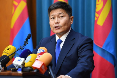 ӨНДӨР КАРЬЕРААС БУУЖ ХОТЫН АЖИЛТАЙ  ЗУУРАЛДАХ “ТЭНЭГ” Х.НЯМБААТАРААС ӨӨР БАЙХ УУ