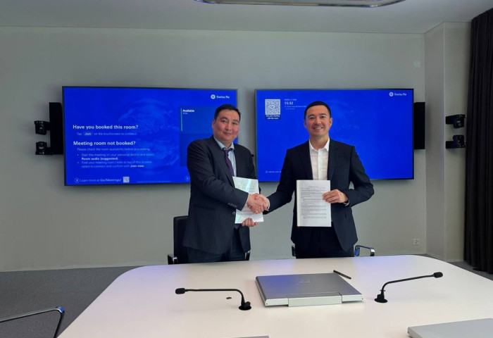 “ҮНДЭСНИЙ ДАВХАР ДААТГАЛ” ХК-НЫ ГҮЙЦЭТГЭХ ЗАХИРАЛ Б.ЖАВХЛАНТ “SWISS RE” КОМПАНИТАЙ ХАМТРАН АЖИЛЛАХ САНАМЖ БИЧИГТ ГАРЫН ҮСЭГ ЗУРЛАА