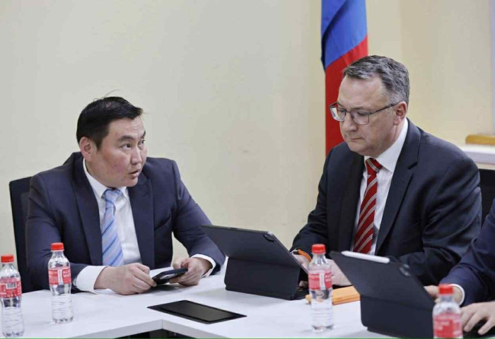 МОНГОЛ УЛСАД ХӨДӨӨ АЖ АХУЙН ДААТГАЛЫН САЛБАРЫГ ХӨГЖҮҮЛЭХЭД ХАМТРАН АЖИЛЛАХААР БОЛЛОО