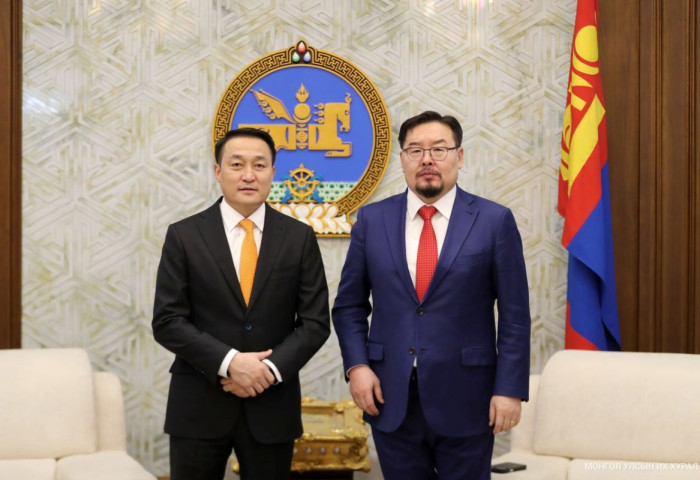 Д.Амарбаясгалан, Г.Занданшатар хоёр биш “Эм Си Эс”, Бодь” хоёрын Төрийн эрхийн төлөөх зодоон болж байна