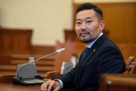 Х.ГАНХУЯГИЙГ ШАДАР САЙДААР ТОМИЛНО