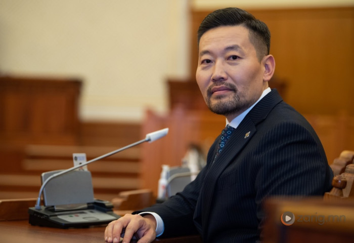 Х.ГАНХУЯГИЙГ ШАДАР САЙДААР ТОМИЛНО