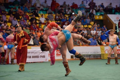 Улс тунхагласны баярын барилдааны түрүү бөхийг 10 саяар шагнана